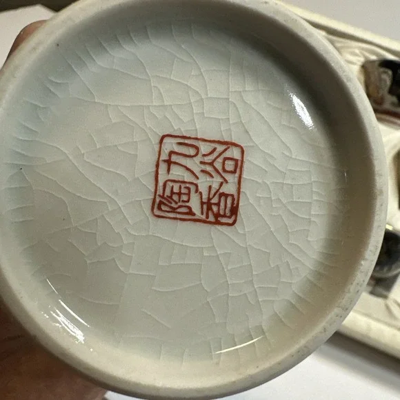 Vintage 1960's Kutani Ware Set Includes 2 Tokkuri, and 5 Matching Cups Ochoko - Picture 4 of 14